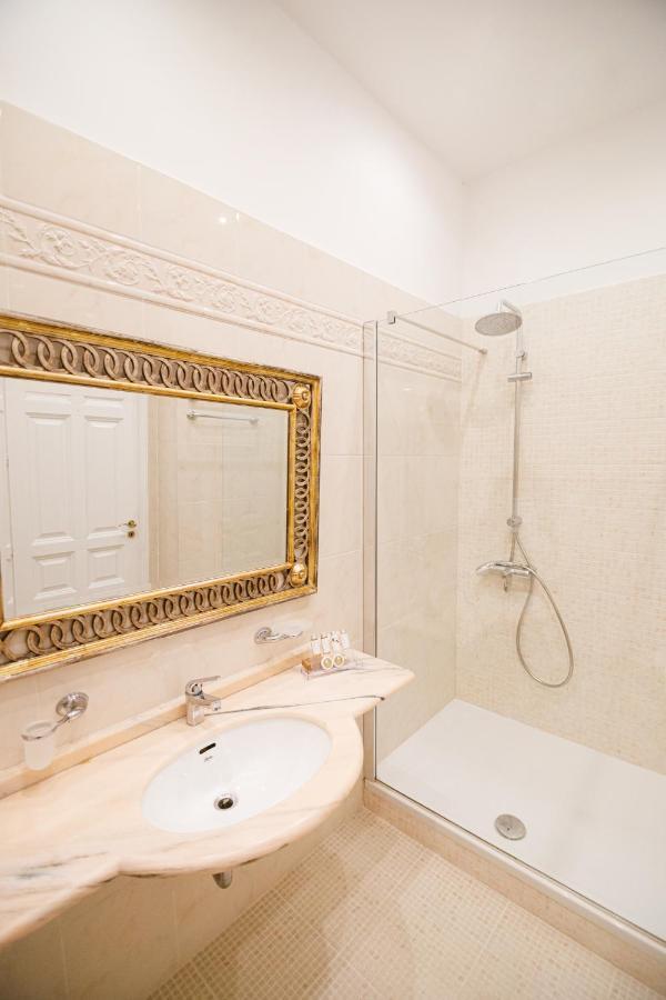 Palaiologos Luxury City Hotel Patras Esterno foto